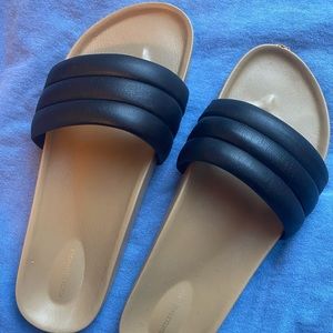 Beatrice Valenzuela Black Classic Sandalia